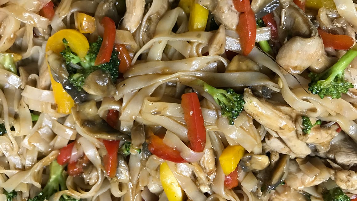 Stir-Fry Chicken with Rice Noodles