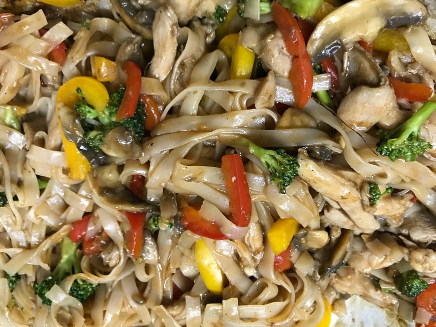 Stir-Fry Chicken with Rice Noodles